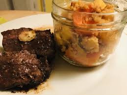 Roti De Bœuf Accompagne De Petits Legumes A La Sauce Mafe Mafe Roti De Boeuf Legumes
