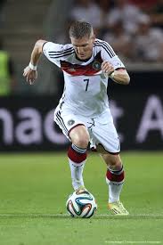 Der weltmeister von 2014, der in begleitung seiner frau ana schweinsteiger. Schweinsteiger Up To His Shenanigans Again This World Cup Team Germany 2014 Good Soccer Players Schweinsteiger World Cup Teams