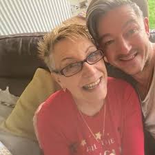 Liz Keene (@keeneshinehill)