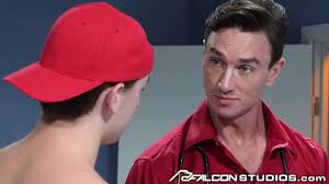 Cade Fucks Masyn Hard In The Ass - XNXX.COM