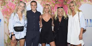 How much of peg parnevik's work have you seen? Penny Parneviks Bekymmer Infor Brollopet Stoppa Pressarna Kandisar Kandisnytt Hant Extra Se Hor Noje