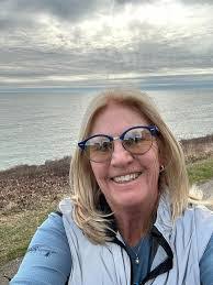 Melissa Veselka's Instagram, Twitter & Facebook