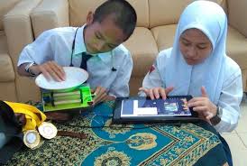 Alat sikat panci dispenser tempat sabun cair dapur cuci piring spons Butuh 3 Jam Untuk Ciptakan Alat Pencuci Piring Di Ajang Amec