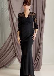 I nostri consigli per te: Abito Da Cerimonia Per La Nonna Della Sposa Molto Elegante Fatto In Taffeta Drappeggiato Con Scollo A V E Maniche Tre Quarti Sposamore