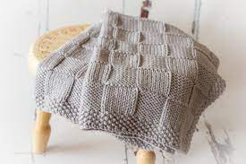 If you love knitting baby blankets, consider knitting for project linus, an organization provides handmade blankets from knitters like you to baby blanket knit with an 8 row repeat leaf vine lace and 12 row repeat peas pattern. 10 Quick Cozy Chunky Knit Blanket Patterns On Bluprint