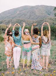What Does Your Group Photo Pose Say About You Friend Photoshoot Group Photo Poses Bridesmaid Inspiration