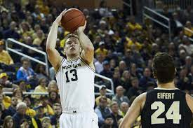 Ncaa Basketball Rankings Gonzaga Stays At No 1 Michigan Moves Up In Ap Poll Sbnation Com