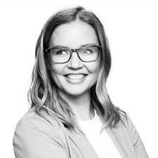 Emma Leach's Instagram, Twitter & Facebook