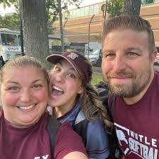 Marie Perna's Instagram, Twitter & Facebook