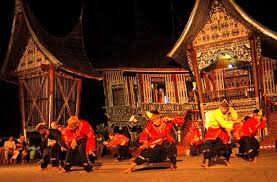 Musik di minang, adalah sebuah aliran musik nusantara baik modern atau tradisional yang telah tumbuh dan berkembang sudah lama pada wilayah minangkabau. Kesenian Padang Irma Novianti