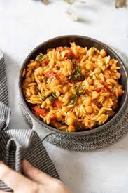 Orzo A La Mediterraneenne Recette De Pates Facile En 2020 Recette De Pates Facile Cuisson Des Aliments Recette A Base De Boeuf