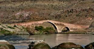 Tekgoz Koprusu Sultan Ii Rukneddin Suleyman Sah Zamaninda Kayserili Haci Ali Sir Bin Huseyin Tarafindan Yaptirilmis Olan Kopru Kayseri Seyahat Geziler Doga