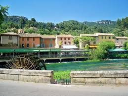 It had a population of 559,016 as of 2016. Fontaine De Vaucluse Wikipedia