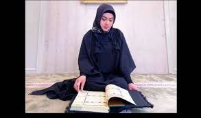 Dalam kssr agihan waktu untuk alquran adalah 3 waktu sepanjang tahun menggabungkan model khatam alquran dan asuhan tilawah. Pertengahan Ramadan Syahrini Kembali Ke Indonesia Dan Sudah Khatam Alquran