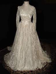 Chantilly Lace Wedding Gown 1940s Full Train Marie Of Etsy Wedding Gowns Vintage Wedding Gowns Lace Wedding Dress Trends