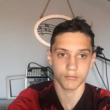 Emanuel Ion, tânărul nevăzător de la „Românii au talent” crede că nu a fost  o întâmplare că a primit Golden Buzz. „Am fost trimis pe lume pentru a  vesti tot mai mult