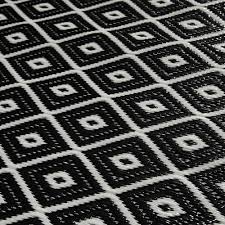 Casablanca macht nicht nur fans von schwarz/weißer einrichtung glücklich. Outdoor Teppich Aus Kunststoff 120x180 Schwarz Weiss Kamari Maisons Du Monde