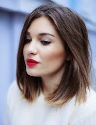 The lob continues to be the most stylish cut for women, making mid length hair highly requested at salons everywhere. Pin On Mode