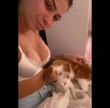 Foto: MC Pipokinha apareceu em um vídeo erótico com gatos - Purepeople HD phone wallpaper