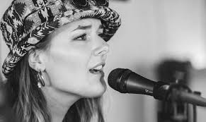 Edición de traje de baño de Bargeway Pub; Gorge Entertainment se ve bien —  Columbia Community Connection News Mid-Columbia Region