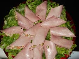 L'ensemble est retenu avec une fine tranche de jambon. Roulade De Jambon Cuisine Du Monde