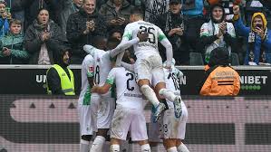 Fc augsburg against borussia mönchengladbach: Gladbach Uberrennt Augsburg Mit 5 1 Und Ist Tabellenfuhrer Kicker