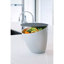 Pendant la préparation du repas, vous jetez vos déchets alimentaires dans cette poubelle de table. Poubelle De Table Calypso Argent Mepal Mathon Fr