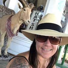 Andrea Millette's Instagram, Twitter & Facebook