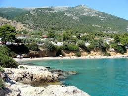 Πόρτο γερμενό, πεύκα βράχια και άμμος: Beach At Prosili Porto Germeno Eikona Toy Porto Germeno Perioxh Dytikhs Attikhs Tripadvisor