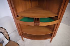 Kaum ein möbelprogramm welches sich vielseitiger planen lässt. Verkauft Dyrlund Eckschrank Teak 60er 13vintagelove