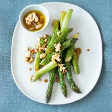 Gebratener Spargel Mit Nuss Salsa Rezept Spargel Braten Spargel Gruner Spargel Anbraten