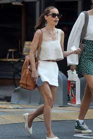 The actress, who played daenerys in the hbo video caption: Emilia Clarke Summer Street Style London 07 22 2021 Celebmafia