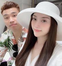 Bảo trân sở hữu diện mạo ưa nhìn nhưng cũng rất hay khoe ảnh gợi cảm. VÄƒn Thanh Chuáº©n Bá»‹ Káº¿t Hon Vá»›i Báº¡n Gai Ä'áº¡i Gia Sau 5 NÄƒm Gáº¯n Bo Tin Má»›i Bong Ä'a