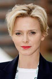 Ce 21 mai, à la veille du grand prix de monaco, tandis que charlene wittstock est retenue en afrique du sud, le prince albert, papa gâteaux, était de sortie avec ses enfants, jacques et gabriella ! Les Coiffures De Charlene De Monaco Coupe De Cheveux Courte Coiffure Charlene De Monaco