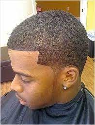 On peut opter pour des styles excentriques qui donnent beaucoup de style, mais aussi, des coiffures plus courtes et travaillées, plus discrète et raffinées. Couffire Homme Coiffure Homme Noir