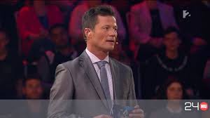 Kilencről ötre csökken az igazgatóságok száma, kiss péter a tv2 új programigazgatója. A Tv2 Tenyleg Megcsinalta Az Rtl Klub Vetelkedojet Stohl Andrassal 24 Hu