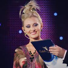 Alina sorescu is professor of marketing, chancellor edges fellow, holder of the paula and steve letbetter' 70 chair in business, and director of the ph.d. È›i O Mai AminteÈ™ti Pe Alina Sorescu IatÄƒ Cum AratÄƒ Artista Acum Verdict Ro