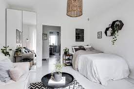 Mojlig Minitvaa Med Stilfulla Detaljer Och Stor Altan Reveny Apartment Layout Studio Apartment Decorating Studio Apartment Layout