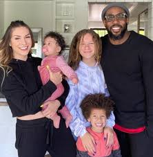 Es tu momento ¿tienes un vídeo haciendo cover de. Allison Holker Shared A Hilarious Tik Tok Video That Shows The True Side Of Quarantine Life For Parents