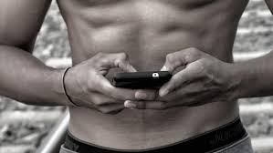 El primer contacto con el porno se da antes de los 12 años en uno de cada  cuatro jóvenes