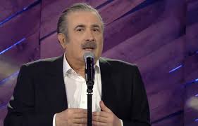 Ο λάκης λαζόπουλος έδωσε αυστηρή απάντηση στους επικριτές του, ξεκαθάρισε τη στάση του απέναντι στη σάτιρα και την πολιτική και έβαλε σε τάξη τη σχέση του με τον γρηγόρη αρναούτογλου. Lazopoylos Telos Apo To Open Pote Rixnei Aylaia In Gr