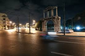 Την υποχρέωση χρήσης μάσκας σε εξωτερικούς χώρους, αλλά και τη νυχτερινή απαγόρευση κυκλοφορίας αίρει η γαλλία, με φόντο τη μείωση των κρουσμάτων και την επιτάχυνση των. Pote Stamata H Apagoreysh Kykloforias Alimos Online