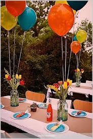 Herbstdekoration Dekoideen Gartenparty Tischdek In 2020 Gartenparty Deko Gartenparty Ballon Blumen