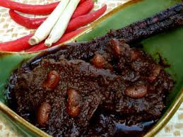 It has spread across indonesian cuisine to the cuisines of neighbouring southeast asian countries such as malaysia, singapore, brunei and the philippines. Resep Daging Rendang Padang