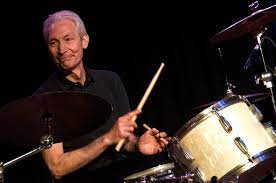Obwohl er tourneen hasst, wird er wohl auch noch nächstes jahr in stadien trommeln. Charlie Watts Wikipedia