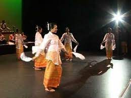 Dijaman globalisasi sekarang ini, perpaduan antara dua budaya malah memperkaya keduanya dan sekarang hal ini banyak diadopsi oleh para kreator tari untuk membuat sebuah kreasi tarian untuk di tampilkan di kalayak umum. Kostum Tari Manipuren Masnurul