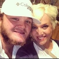 Kari Stratton's Instagram, Twitter & Facebook