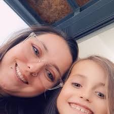 DebzNicz (@DebzNicz)