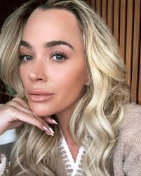 Obsessed with our holiday card! We used SimplytoImpress.com for the first  time this year, and the results are 😍. Quality designs and quick delivery,  what more can you ask for?! #bestholidaycards #ad #