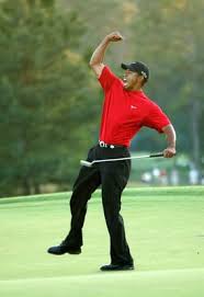 Pga Golfer Tiger Woods Celebrates After Winning The 2000 U S Open By A Historical 15 Strokes Woods Would Then Go O Golf Lessons Golf School Sport Inspiration